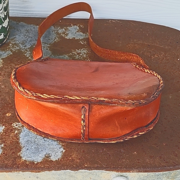 VINTAGE 1970s Handmade Leather Shoulder Bag - Picture 7 of 16